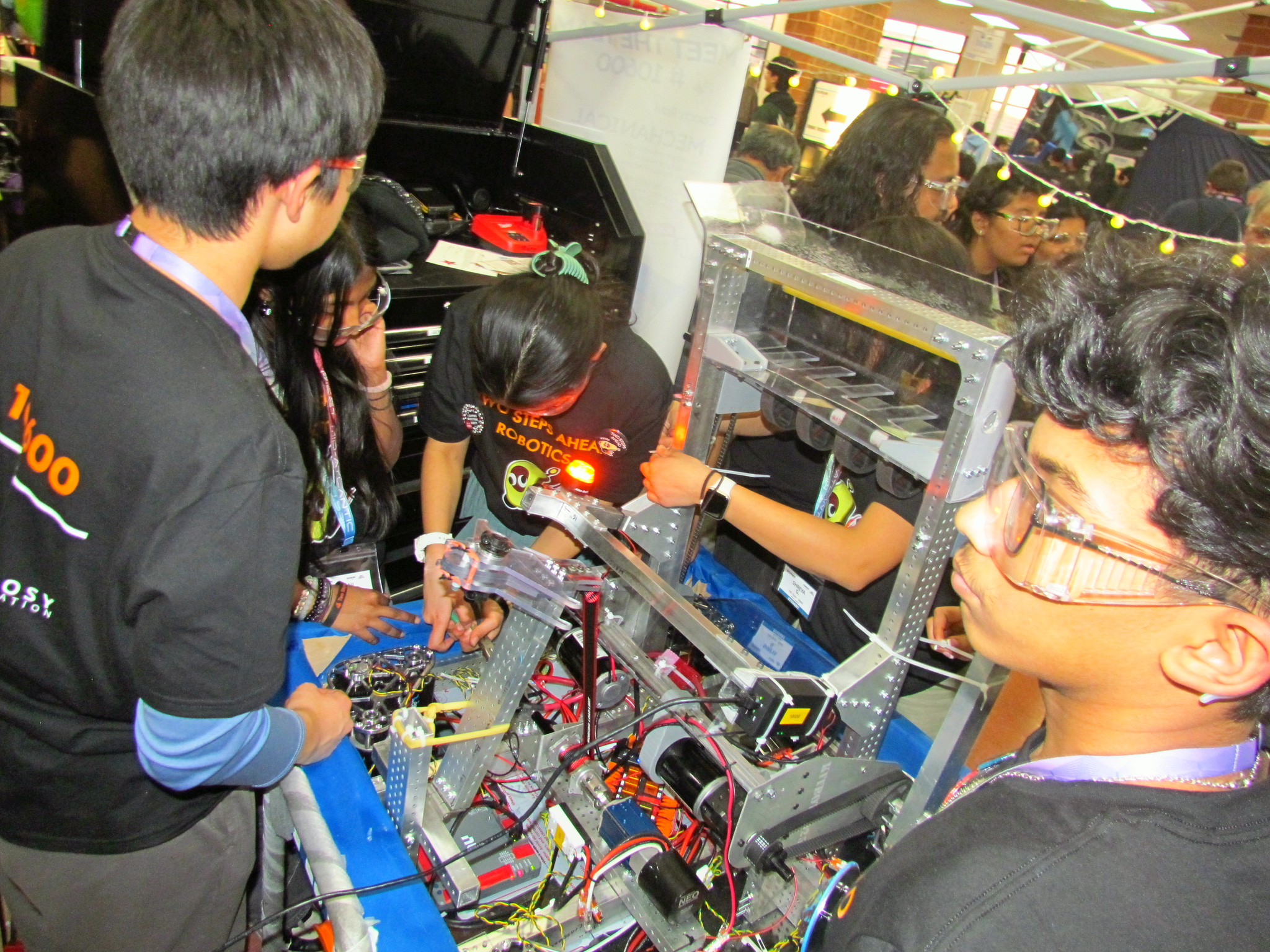 10600 working on their robot